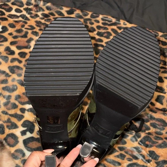 DKNY Steffi camouflage calf hair high heel platform lace zip boots Leather
Camo - Picture 8 of 15